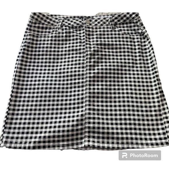 Baccini denim skirt, black and white checks. Above knee length.  Size 10 - Picture 1 of 5